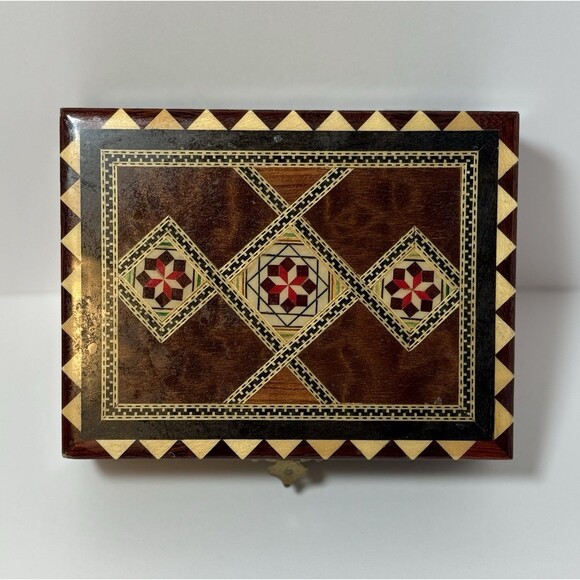 Trinket Box Wooden‎ Inlay Marquetry Box Made In Spain 7” Lined With Red Velvet - Picture 1 of 11